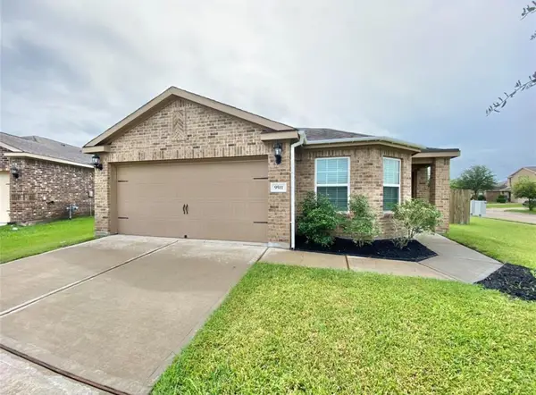 9511 Platinum Oaks Court, Brazoria, TX 77583