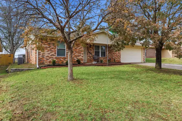 111 Shady Oaks Drive, Palestine, TX 75803