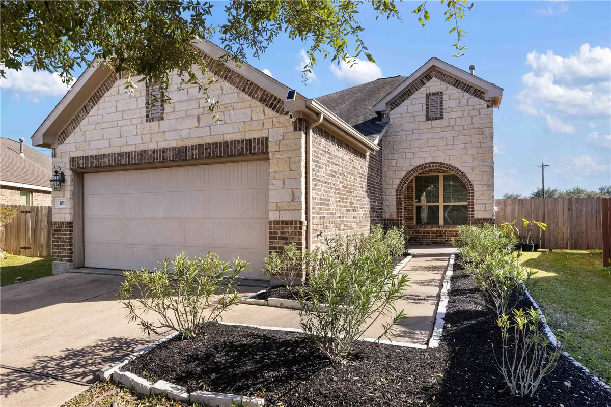 3031 Hawthorne Glen Lane, Dickinson, TX 77539 - Image #1