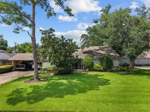 7510 W Briar Rose Drive, Houston, TX 77063