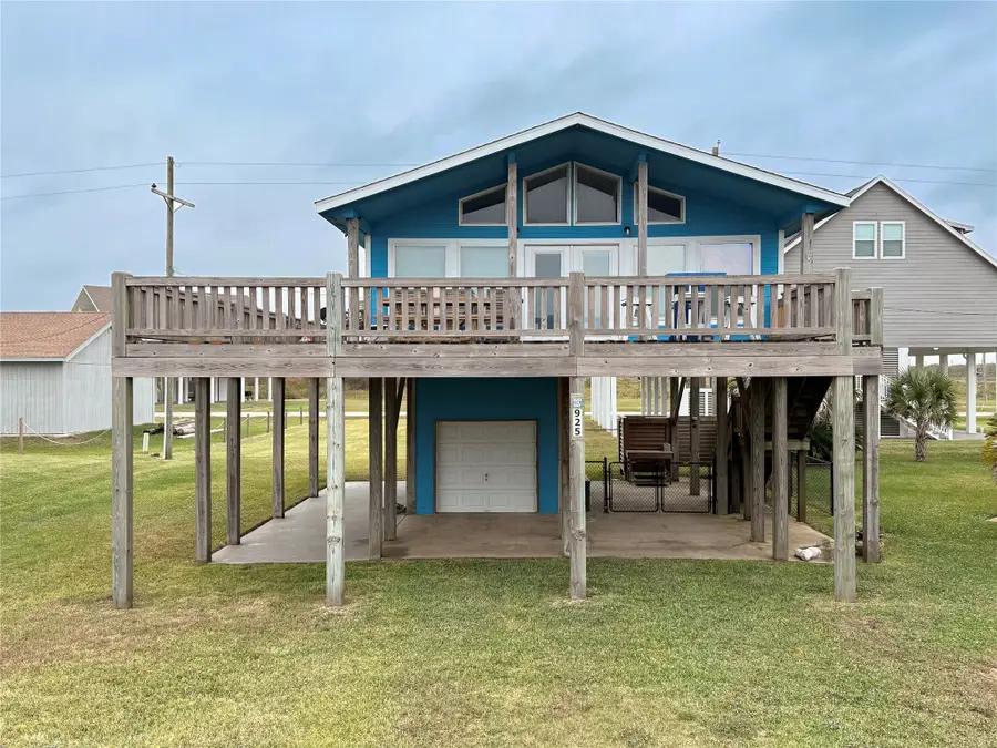 925 S Honeysuckle Drive, Crystal Beach, TX 77650 - Image #2