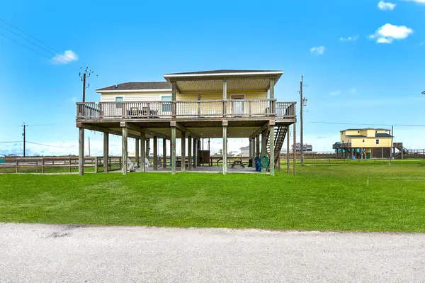 126 Nesmith Place, Surfside Beach, TX 77541