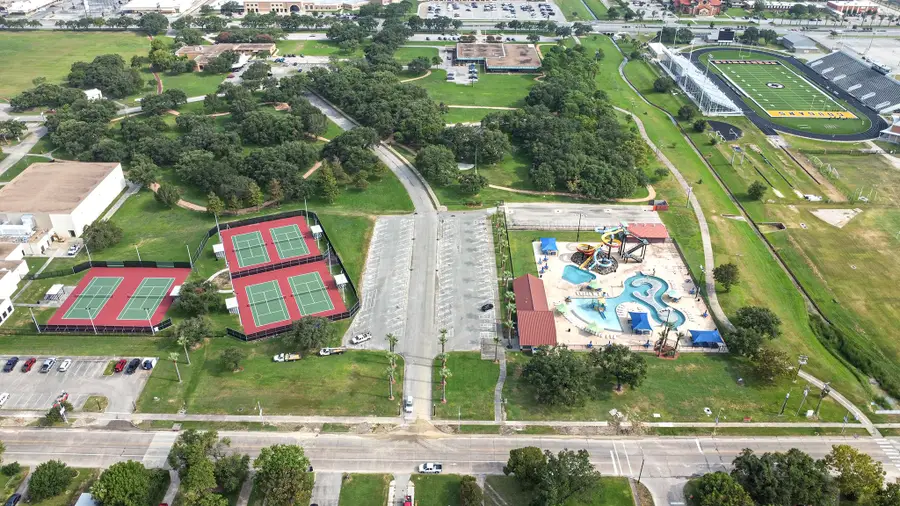 1603 5th Avenue N, Texas City, TX 77590 - #2