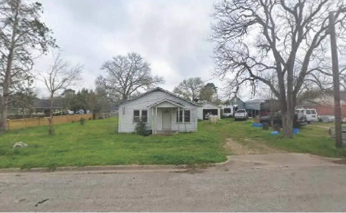 27 W Chatham Street, Bellville, TX 77418 - Image #1