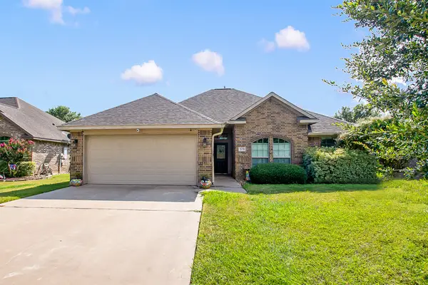 205 Poppy Street, Lake Jackson, TX 77566
