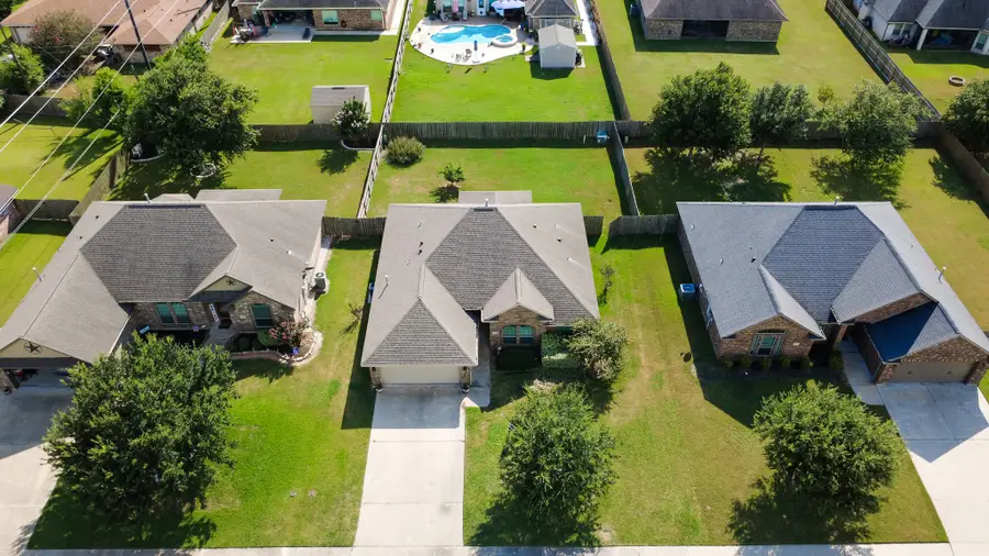 205 Poppy Street, Lake Jackson, TX 77566 - #2
