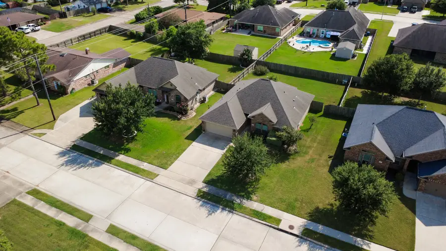 205 Poppy Street, Lake Jackson, TX 77566 - #3