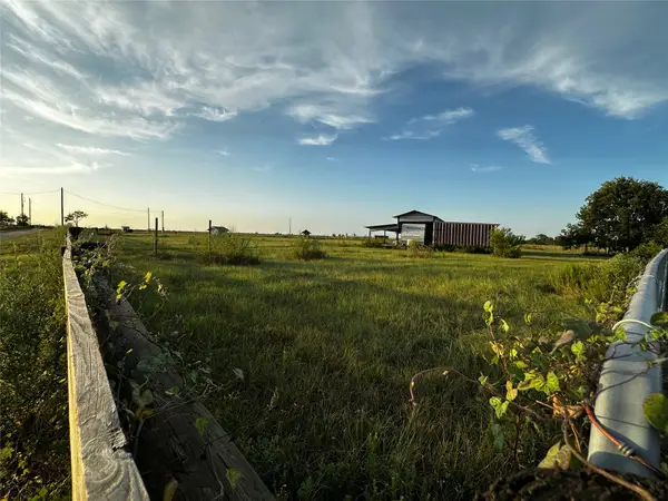 6784 Mieth Road S, Sealy, TX 77474