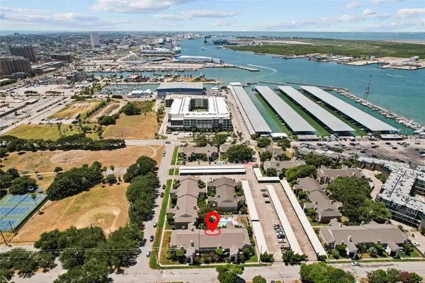 7063 N Holiday Drive, Galveston, TX 77550