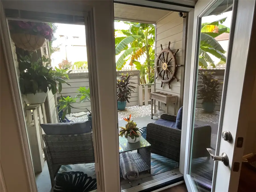 7063 N Holiday Drive, Galveston, TX 77550 - #2