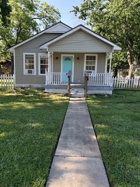 732 4th Street, Sealy, TX 77474 - #1