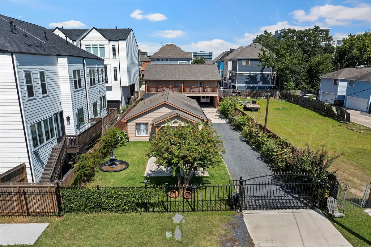 1131 W 22nd Street, Houston, TX 77008 - Image #1