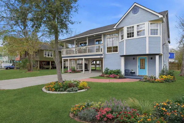 900 Cedar Road, Clear Lake Shores, TX 77565