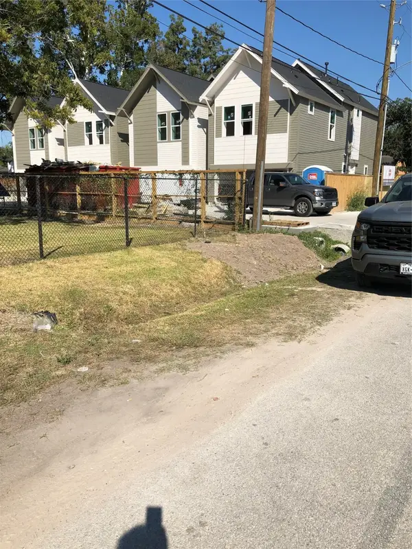 1025 Glen Avenue, Houston, TX 77088