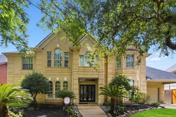 7610 Guinevere Drive, Sugar Land, TX 77479