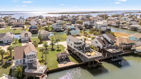 1314 Hawaii Drive, Tiki Island, TX 77554