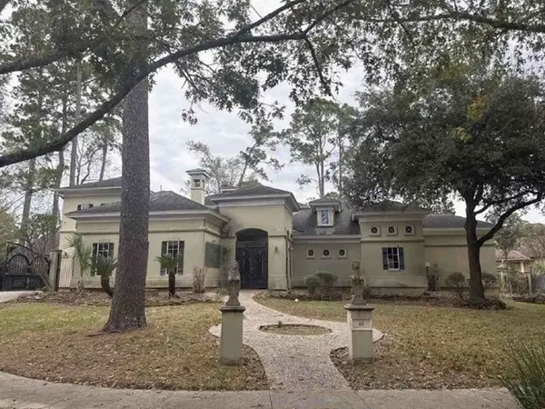 46 Kingwood Greens Drive, Houston, TX 77339