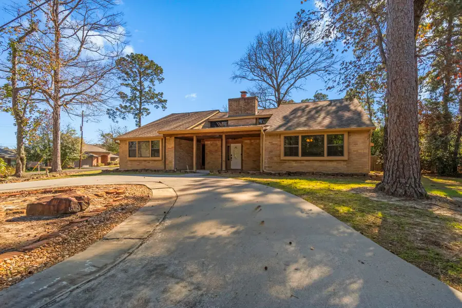 306 Rolling Hills Drive, Conroe, TX 77304 - Image #2