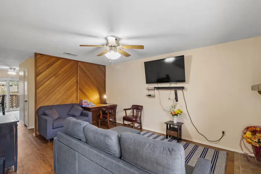2521 Crosstimbers Street #H3, Huntsville, TX 77320 - #3