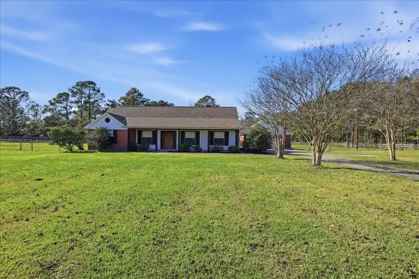 5433 Hidden Meadows Drive, Orange, TX 77632