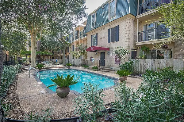 4515 Briar Hollow Place #304, Houston, TX 77027