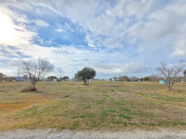 125 Stovall Drive, Palacios, TX 77465