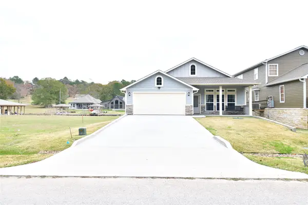 100 Wildwood Lake Drive N, Huntsville, TX 77340