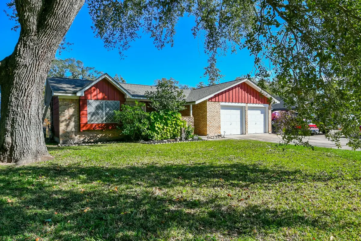 129 Cannon Street, Clute, TX 77531 - #1