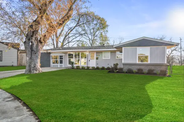 6174 Kenilwood Drive, Houston, TX 77033