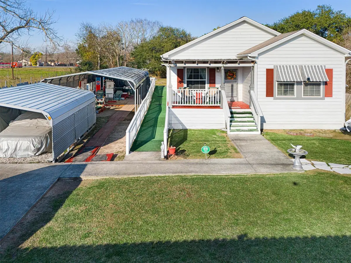 7018 N Martin Luther King Avenue, Hitchcock, TX 77563 - #1