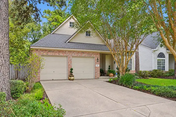 85 E Lakeridge Drive, The Woodlands, TX 77381