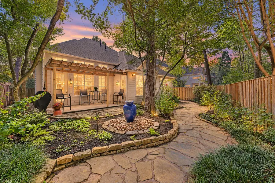 85 E Lakeridge Drive, The Woodlands, TX 77381 - #2