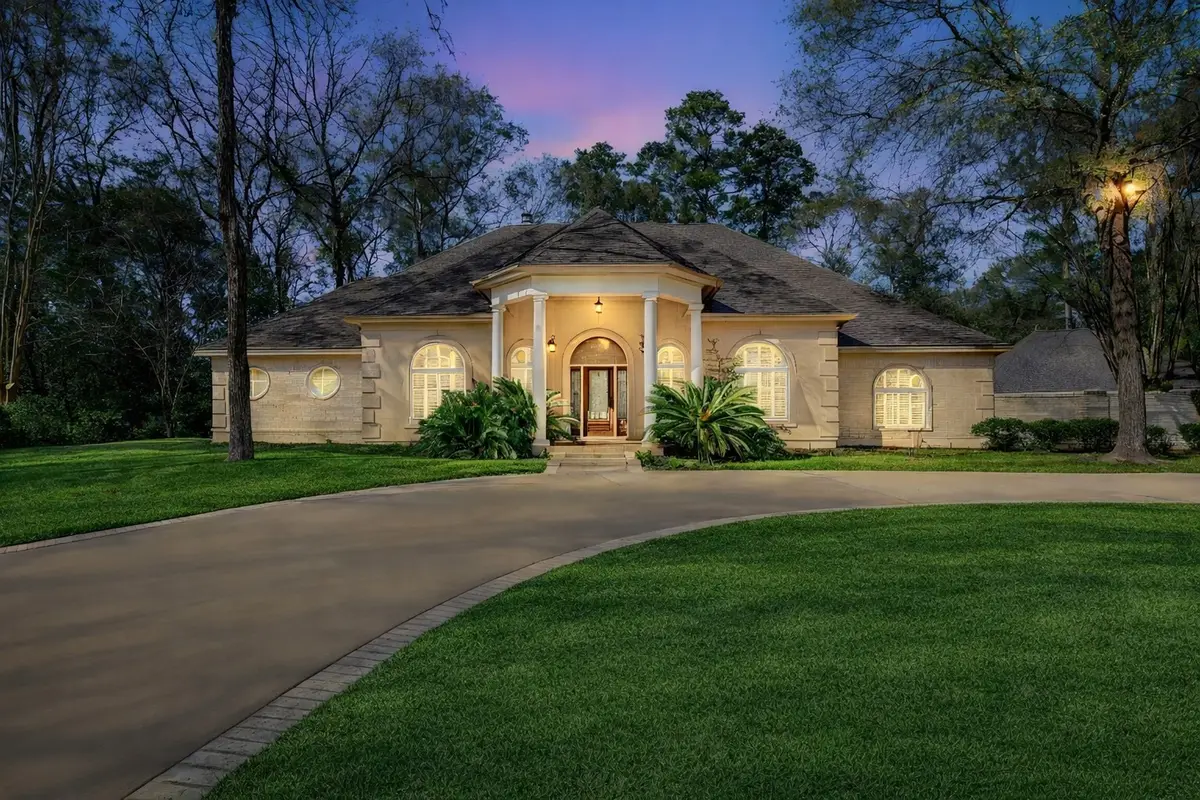 5 Briarwood Drive E, Conroe, TX 77301 - Image #1