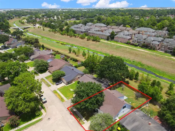 7926 Windy Creek Drive, Houston, TX 77040