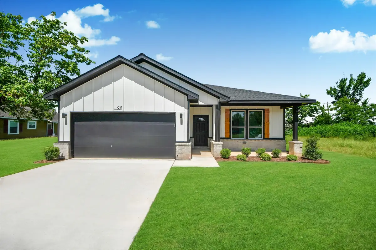 925 1st Street, Hempstead, TX 77445 - #1