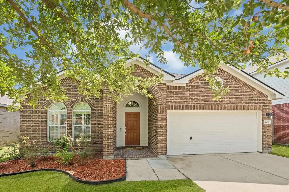 8618 E Highlands Crossing, Highlands, TX 77562 - #1