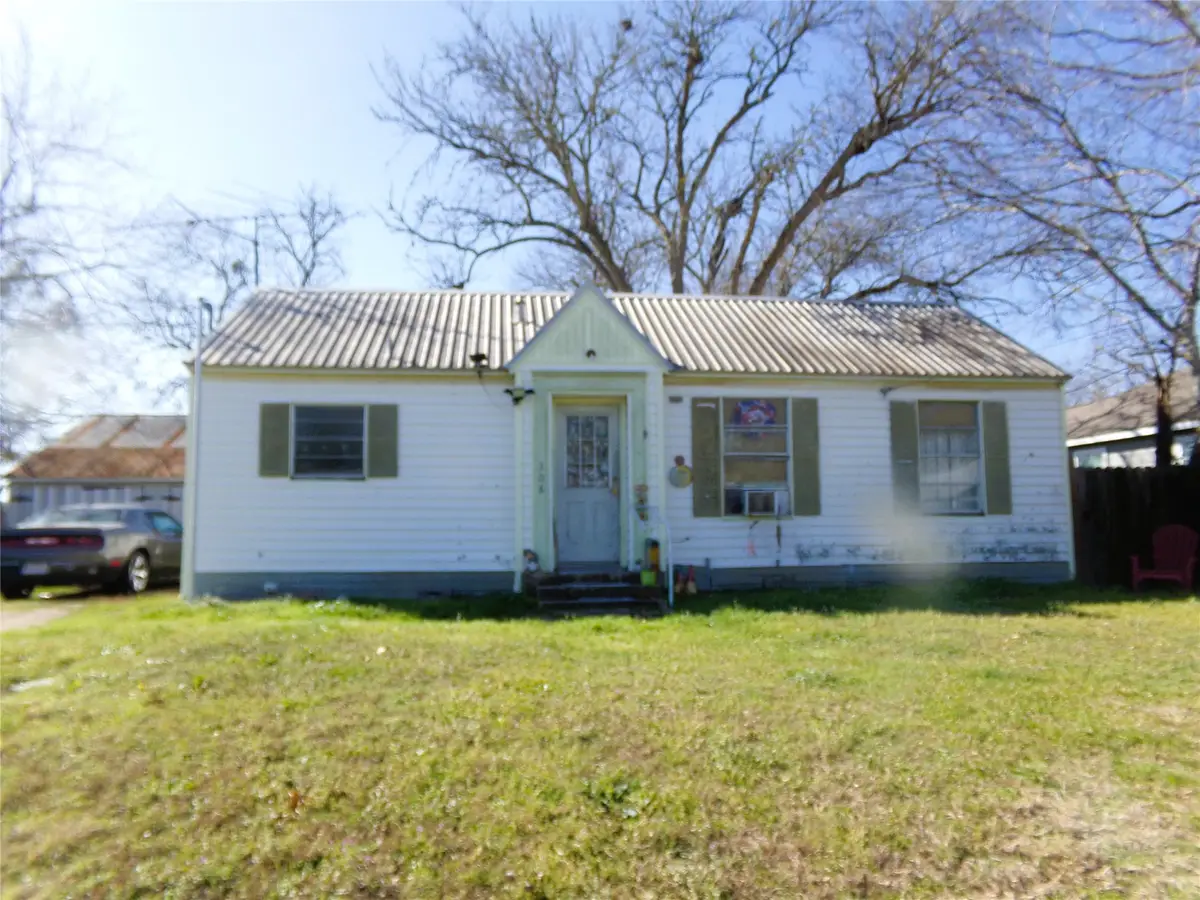 308 E East South Street, Weimar, TX 78962 - #1