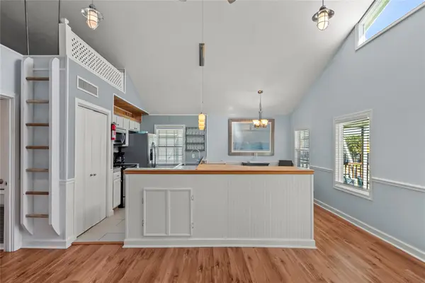 13810 San Domingo Drive, Galveston, TX 77554