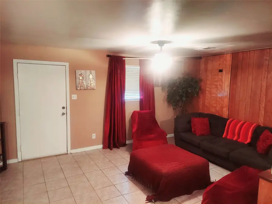 6762 Glen Rock Drive, Houston, TX 77087 - Image #2