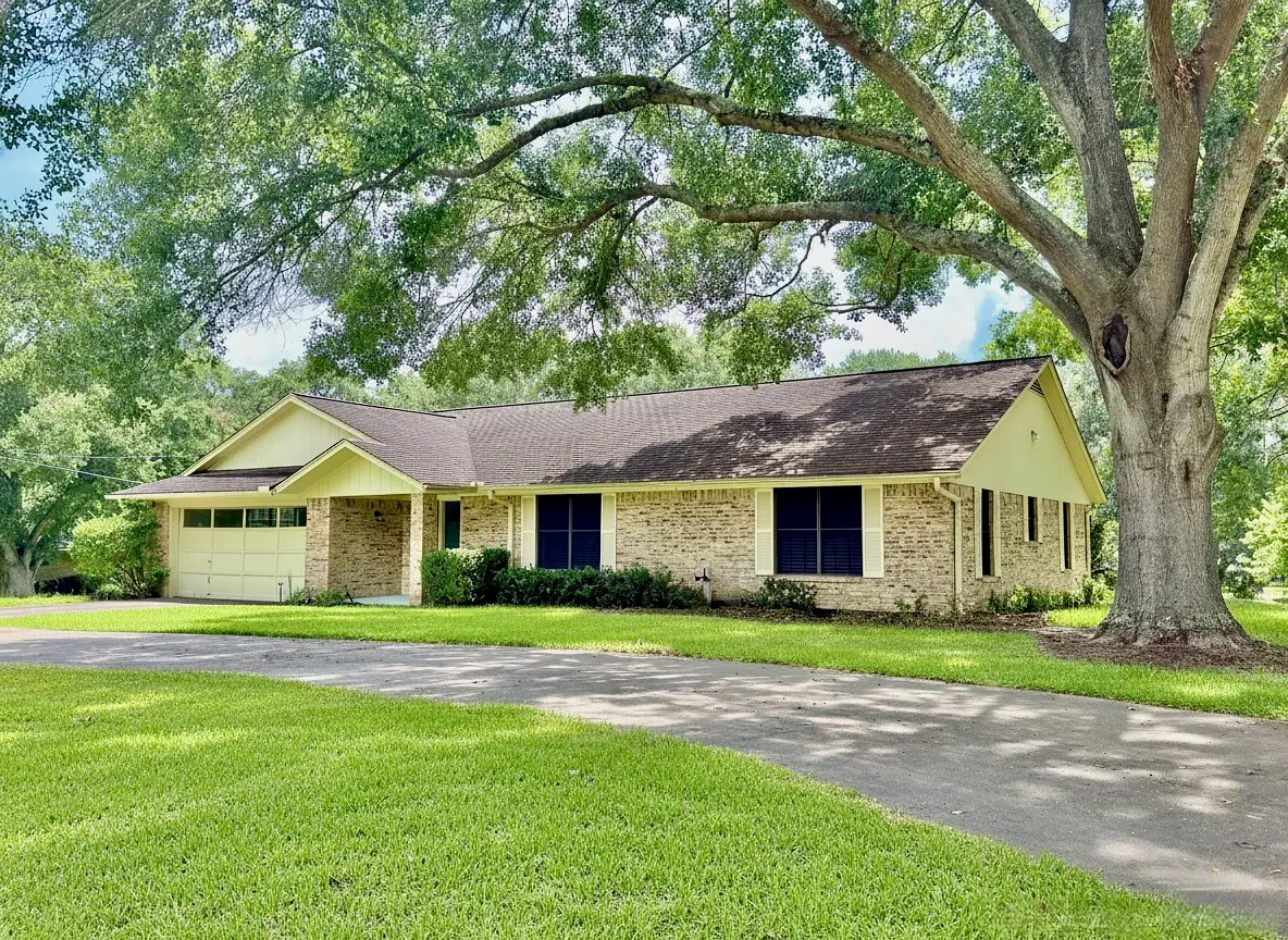 2710 Heather Glen, Brenham, TX 77833 - #1