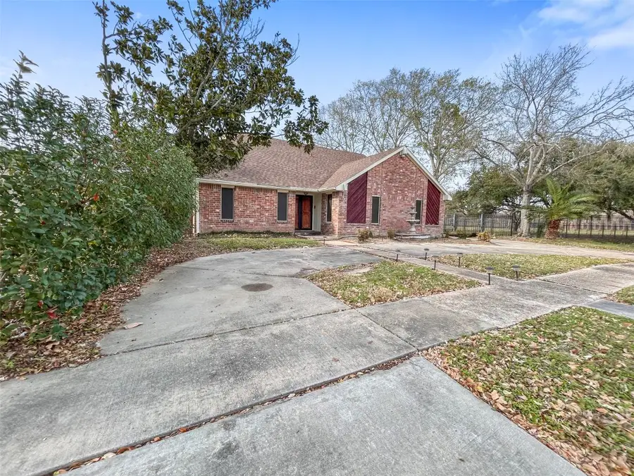 10614 Huntington Point Drive, Houston, TX 77099 - #2