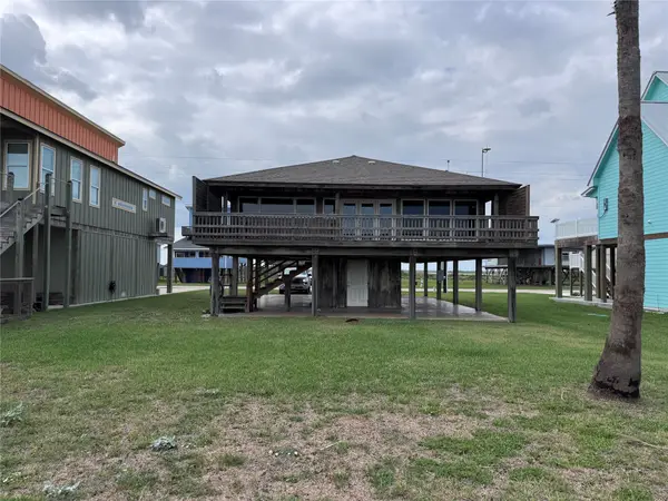 342 Beachfront Drive, Matagorda, TX 77457