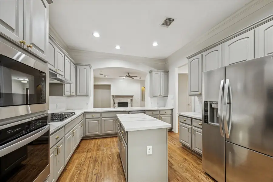 3106 Heritage Creek Oaks, Houston, TX 77008 - Image #2