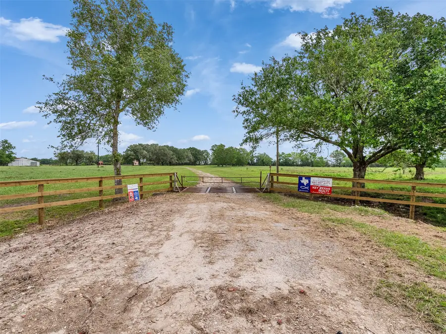 2100 Pine Knoll Road, Bay City, TX 77414 - #2