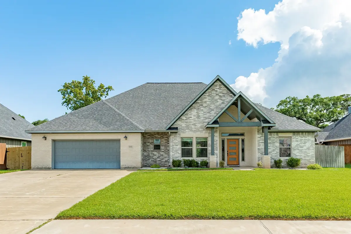 216 Creekside Lane, Lake Jackson, TX 77566 - #1
