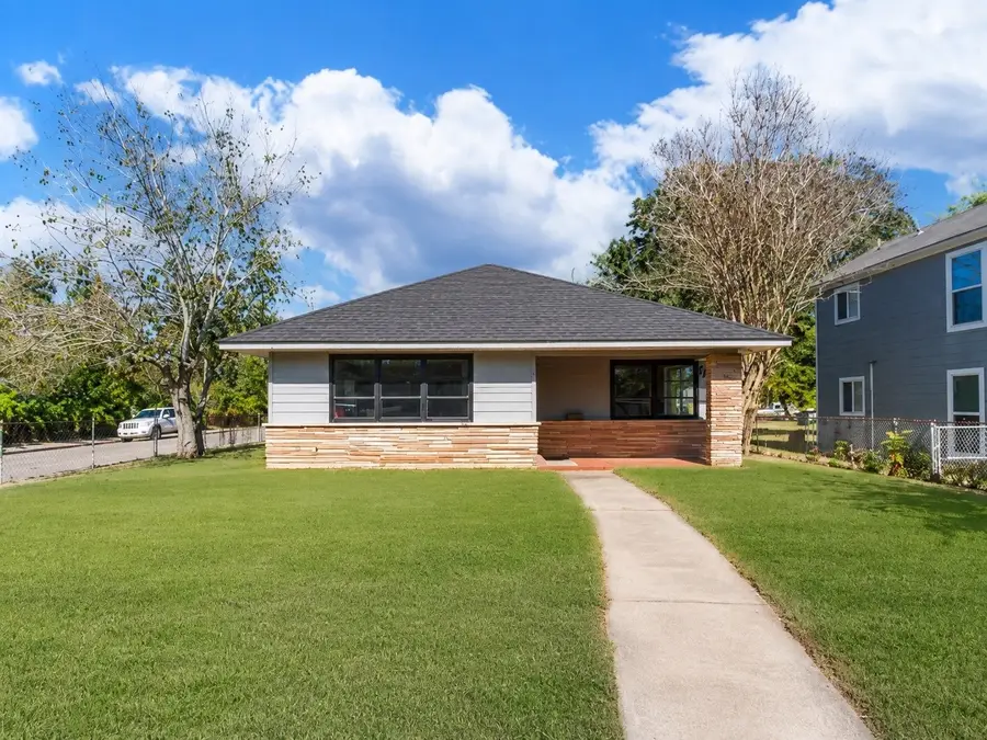 1230 W 4th Street, Freeport, TX 77541 - #3