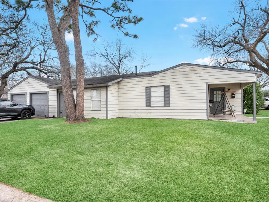 503 S Kansas Street, La Porte, TX 77571 - #2