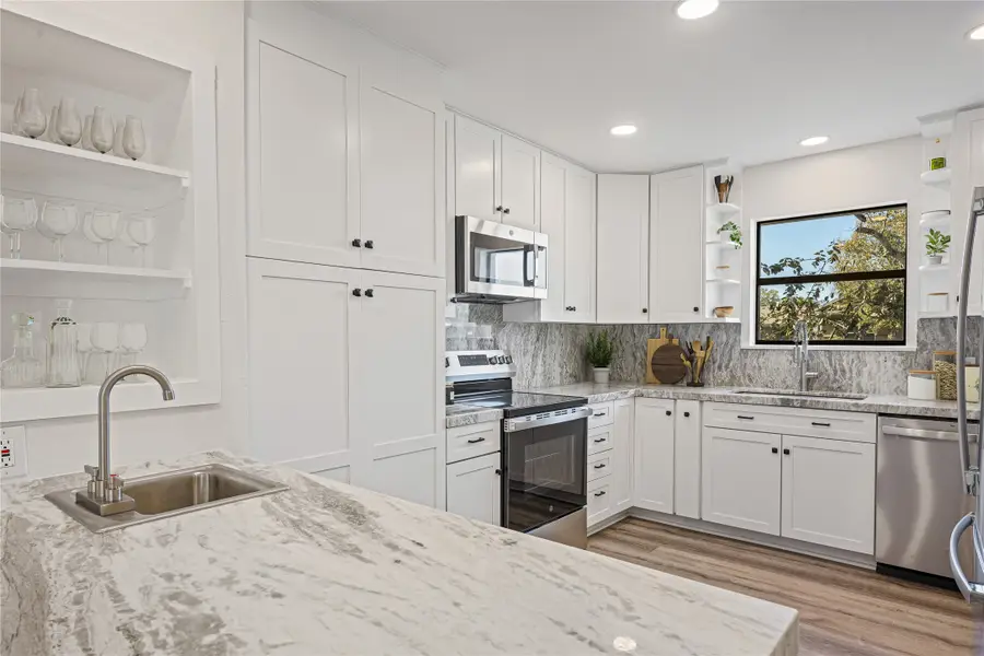 284 Mossy Meadow Drive, West Columbia, TX 77486 - #3