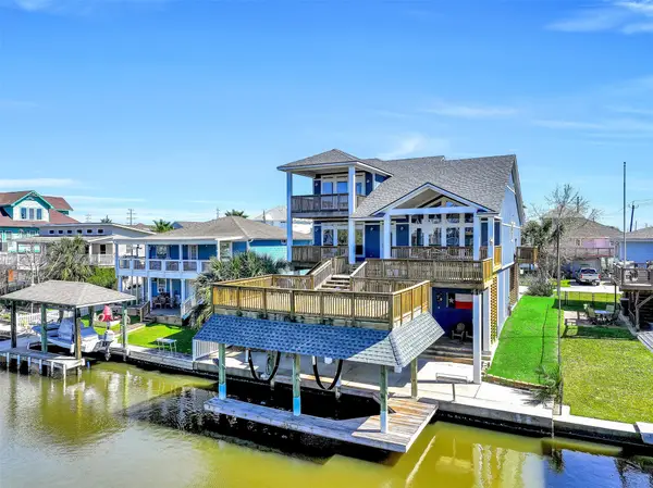 12836 E Madrid Road, Galveston, TX 77554