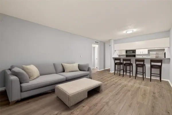 7313 Gulf Freeway #904, Houston, TX 77017
